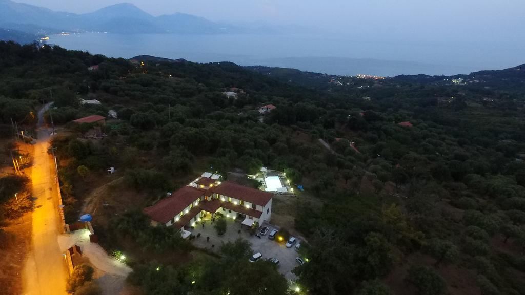 Tenuta Terre Di Bosco Oasi Di Relax Nel Cilento San Giovanni a Piro Exteriör bild