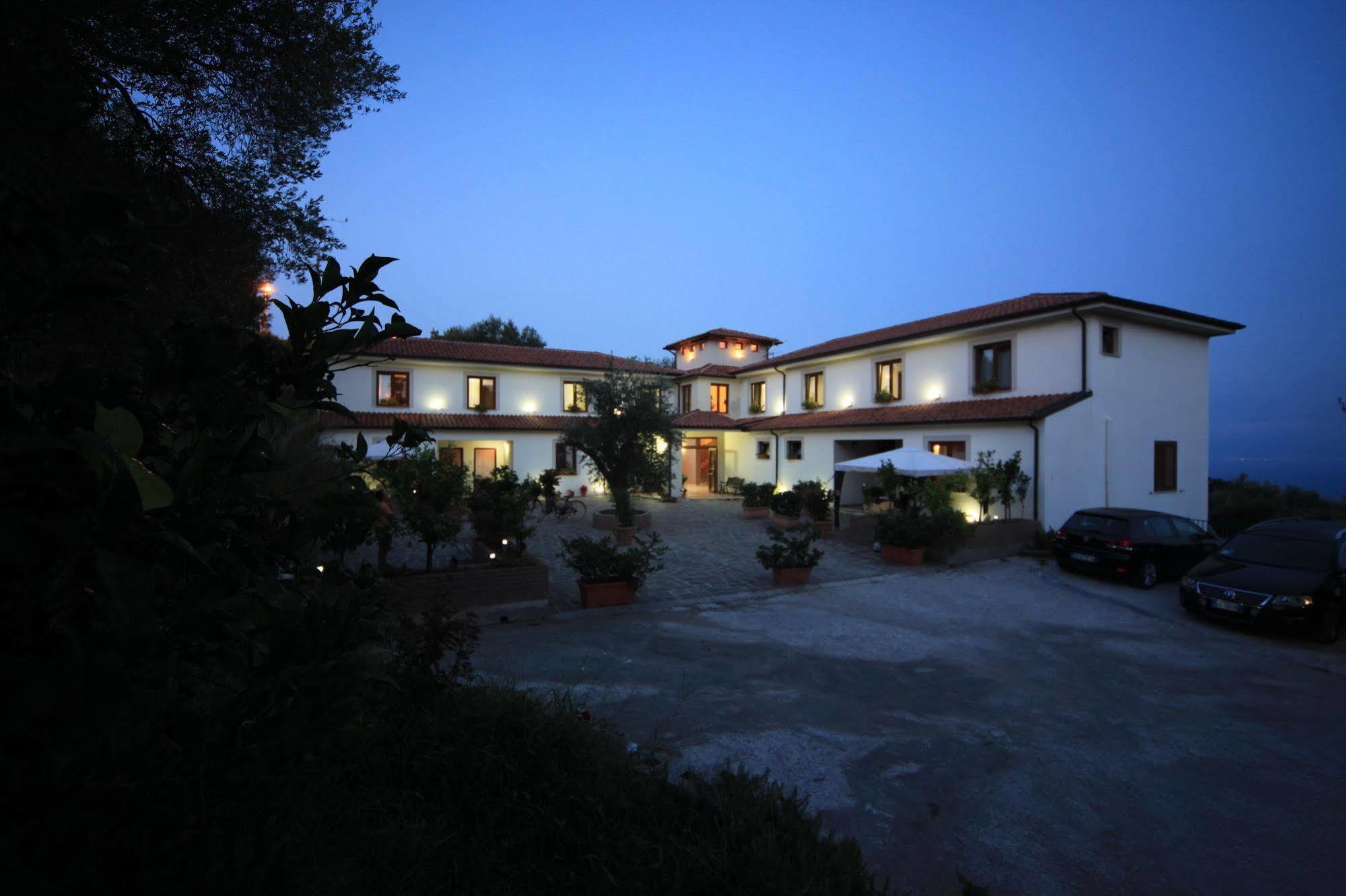 Tenuta Terre Di Bosco Oasi Di Relax Nel Cilento San Giovanni a Piro Exteriör bild